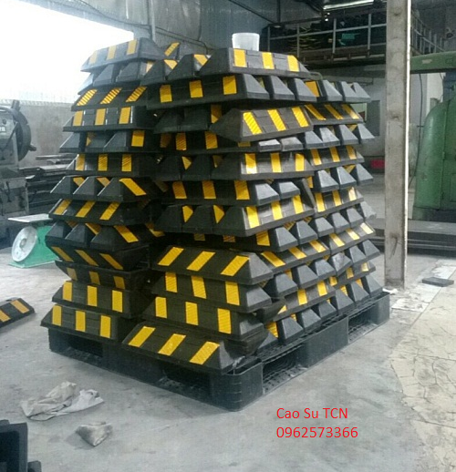 Cao Su chặn lùi xe 500